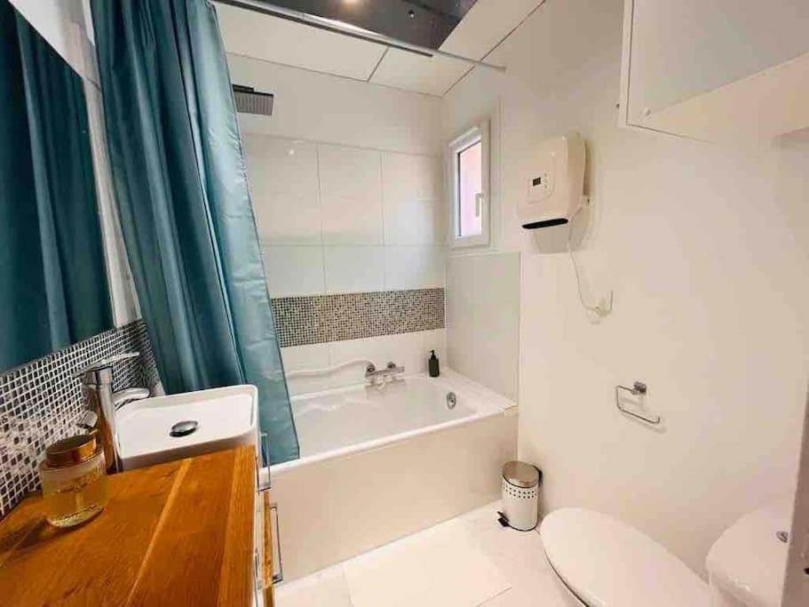 Charmant Studio Pour 3 Personnes Валлорис Экстерьер фото