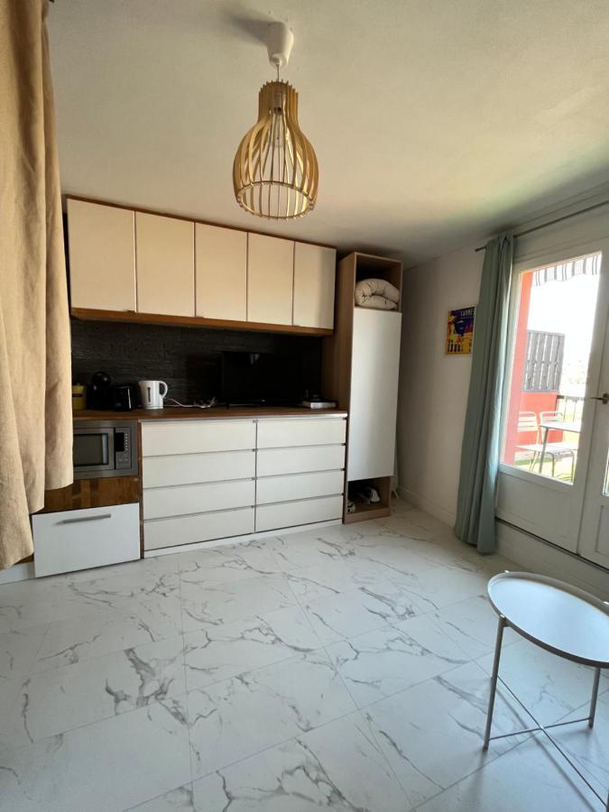 Charmant Studio Pour 3 Personnes Валлорис Экстерьер фото