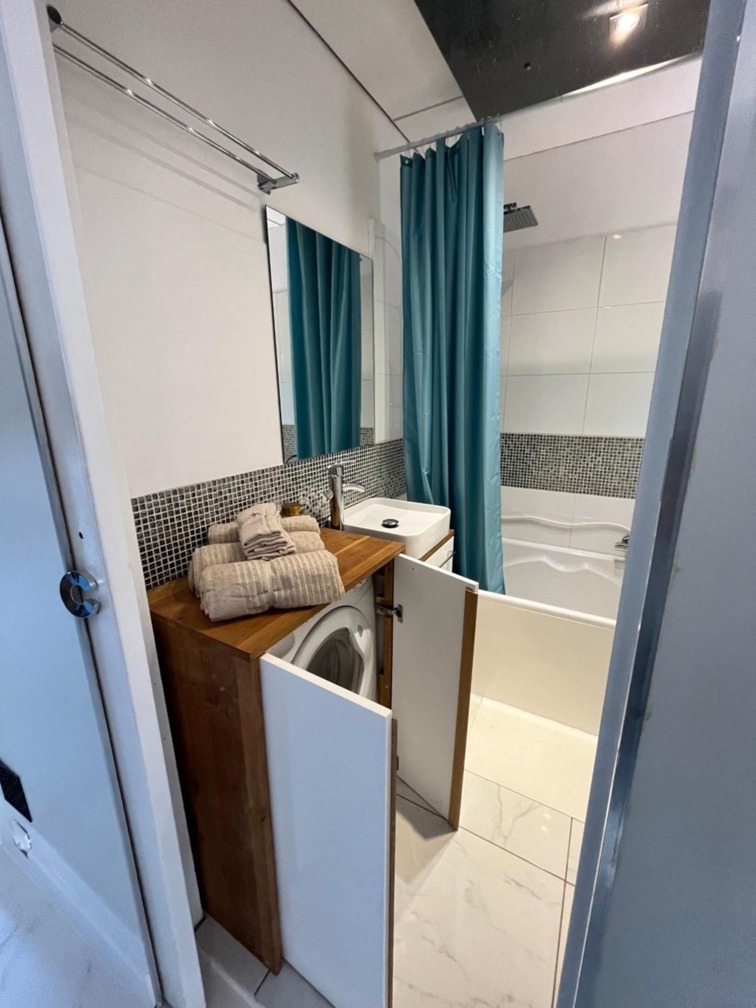 Charmant Studio Pour 3 Personnes Валлорис Экстерьер фото